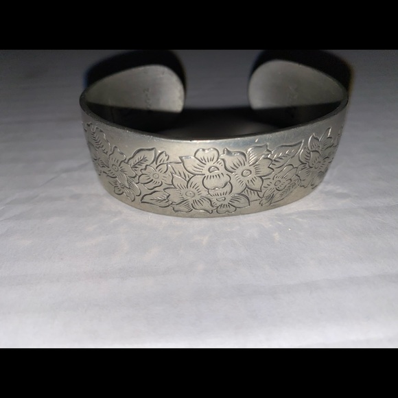 Violet Silver engraved bracelet - Picture 6 of 8